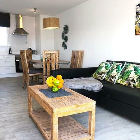 Sea Breeze With Shared Pool And Near The Beach Apartman Costa Teguise Kültér fotó