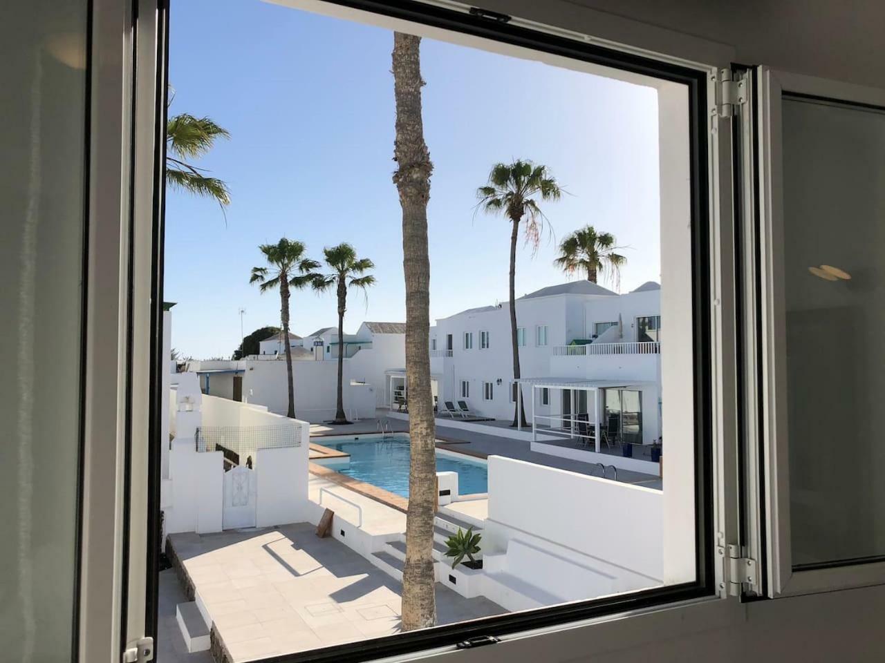 Sea Breeze With Shared Pool And Near The Beach Apartman Costa Teguise Kültér fotó