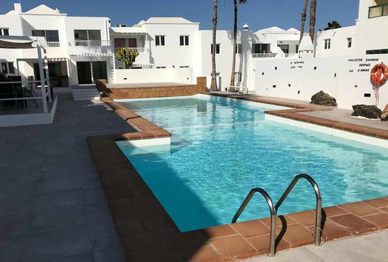 Sea Breeze With Shared Pool And Near The Beach Apartman Costa Teguise Kültér fotó