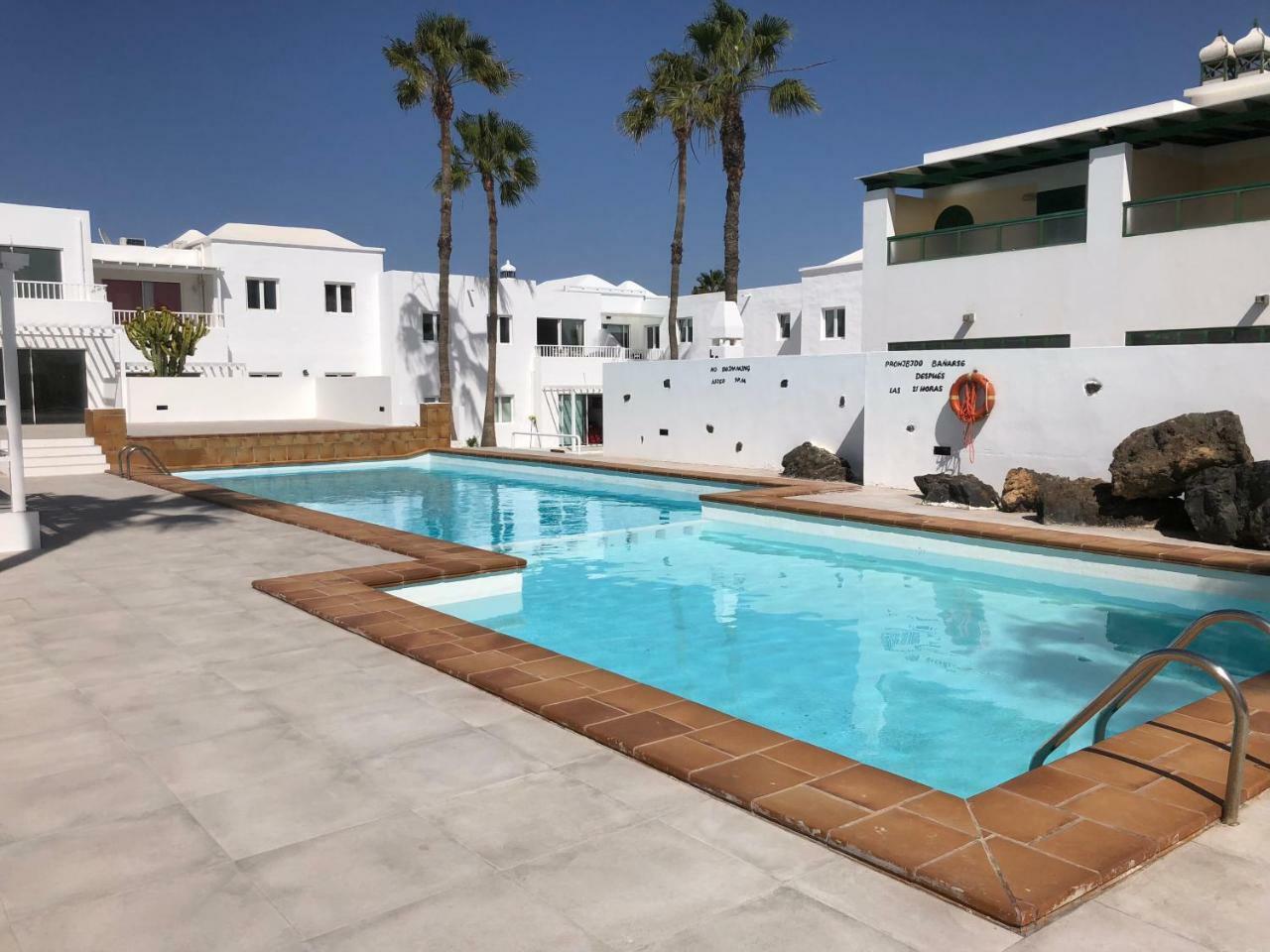 Sea Breeze With Shared Pool And Near The Beach Apartman Costa Teguise Kültér fotó